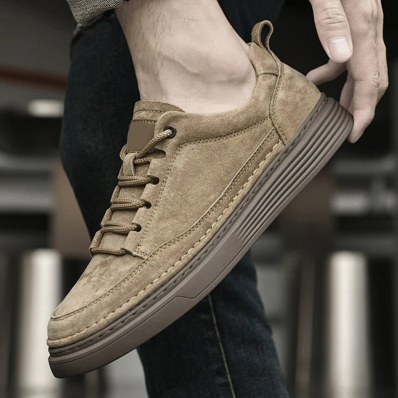 Herensneakers in suède look met dikke rubberen zool, hiellus en mocassinnaad - beeld 3