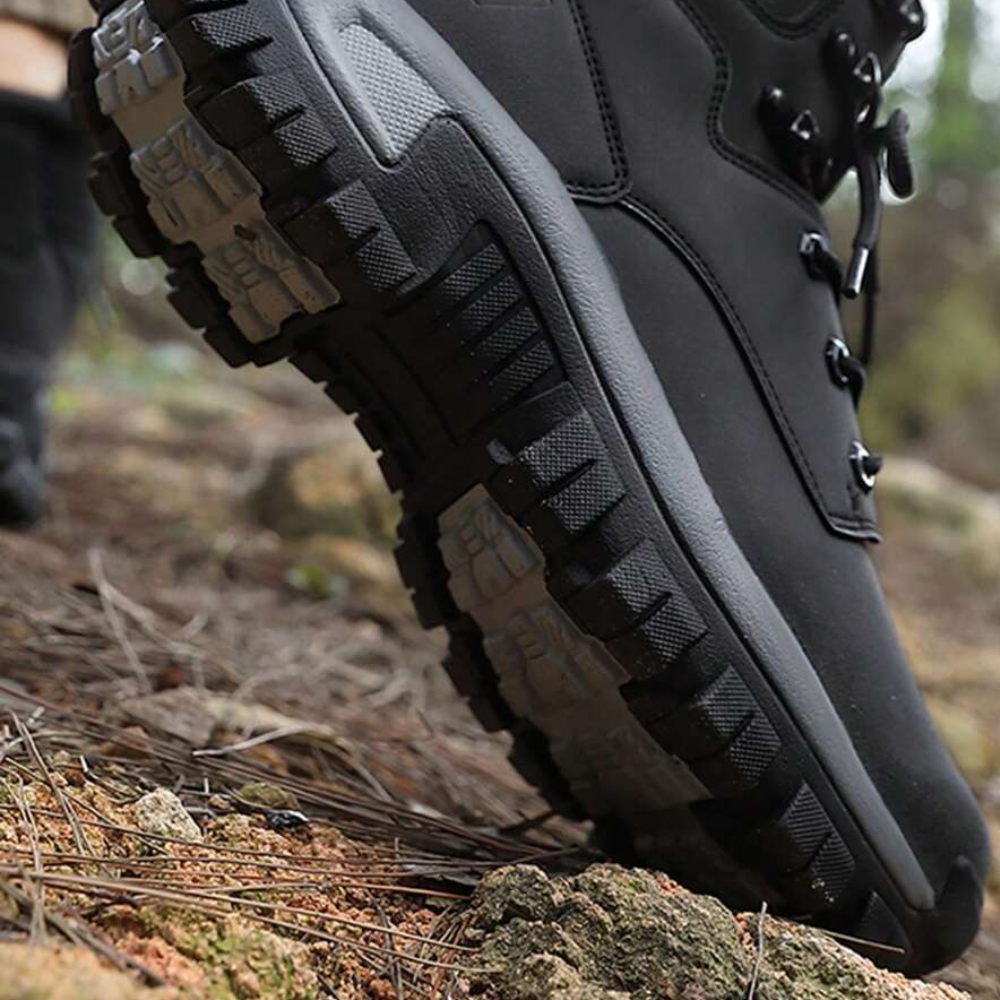 Hoge wandelschoenen voor heren met profielzool en gevoerde kraag