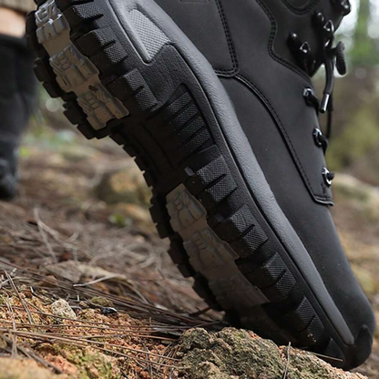 Hoge wandelschoenen voor heren met profielzool en gevoerde kraag