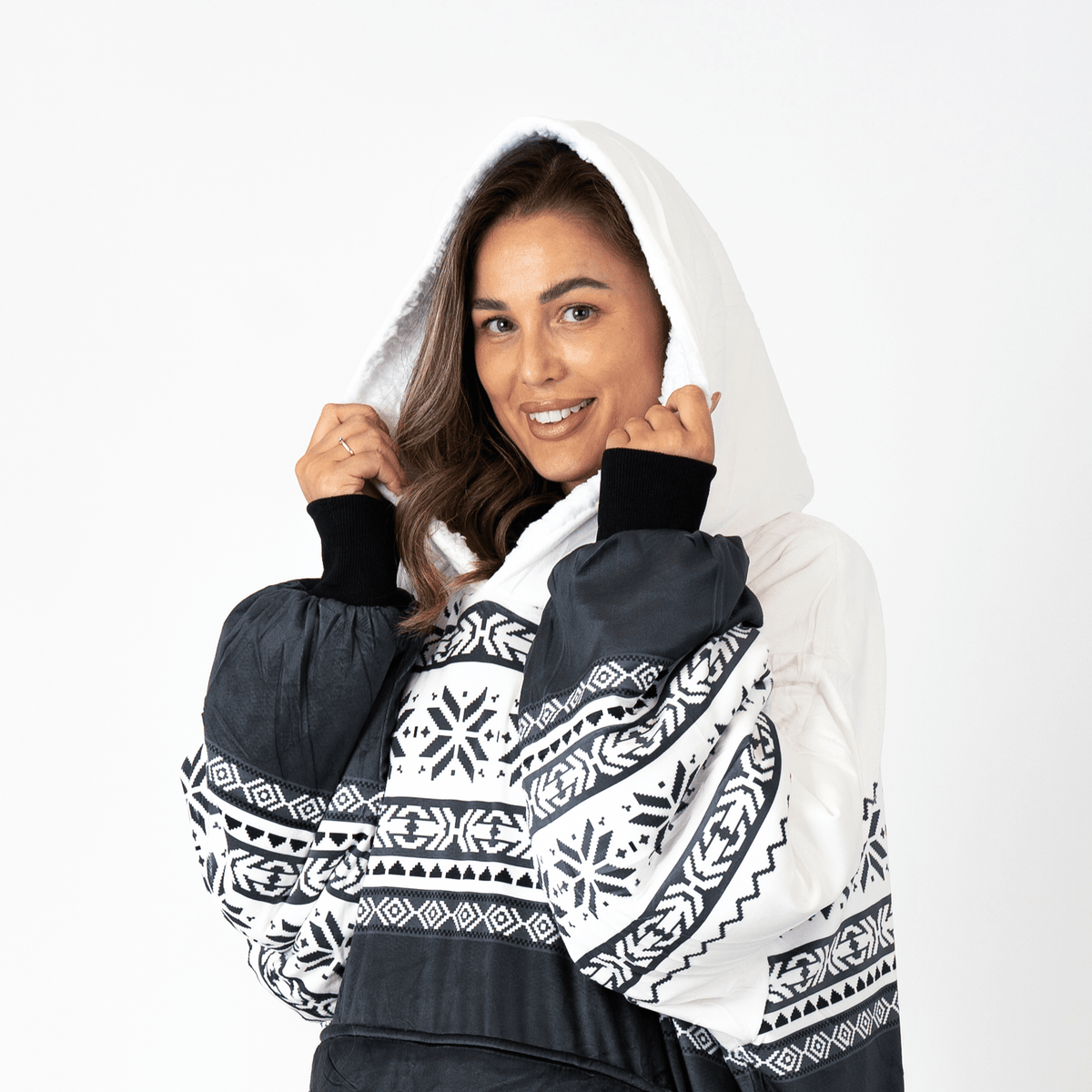 Zwart-Witte Hoodie Deken met Noors Patroon en Sherpa