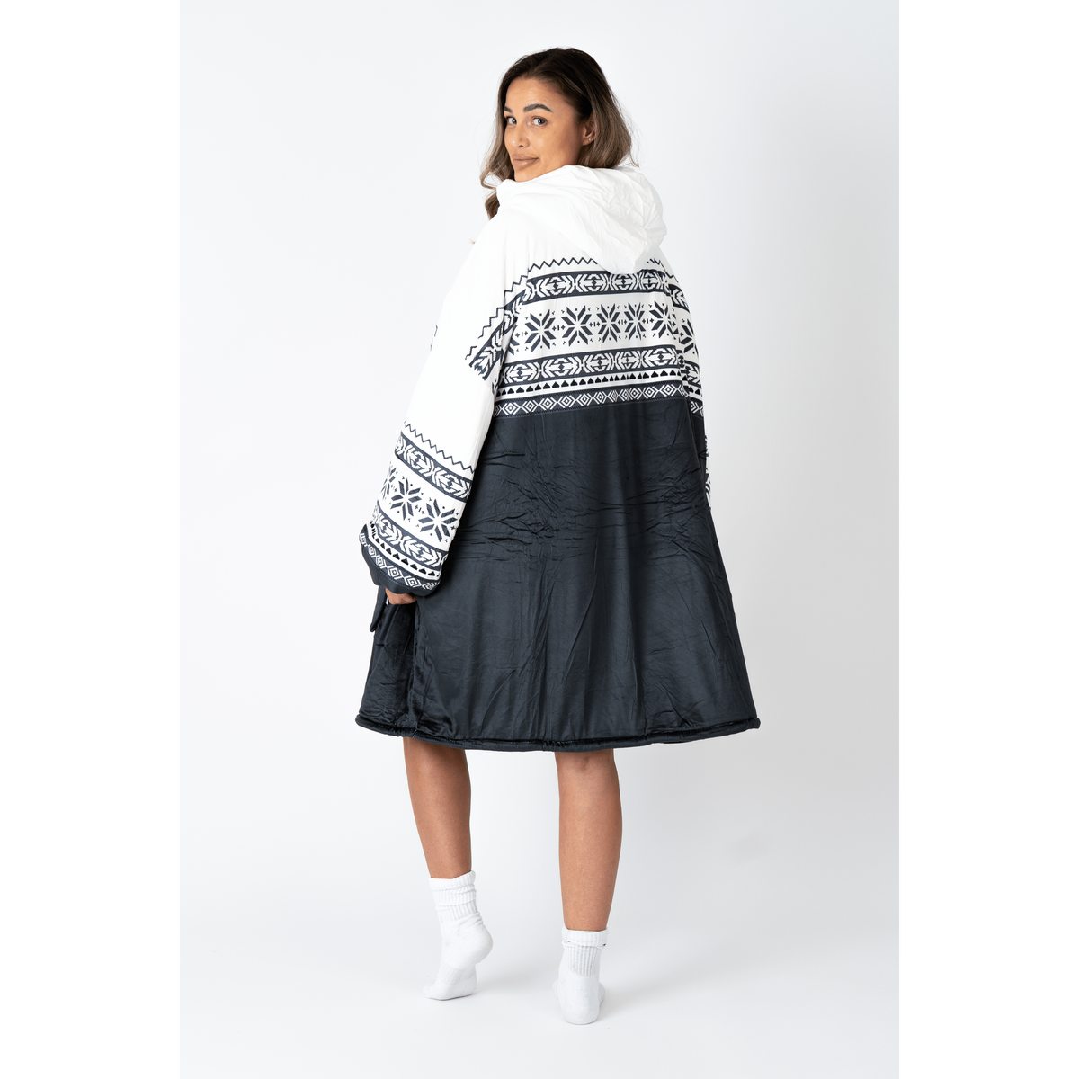 Zwart-Witte Hoodie Deken met Noors Patroon en Sherpa