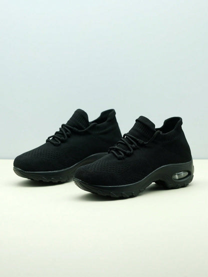 Instap sneakers voor dames met gebreide schacht, sierveters en dikke zool met zichtbare luchtkamer - zwart