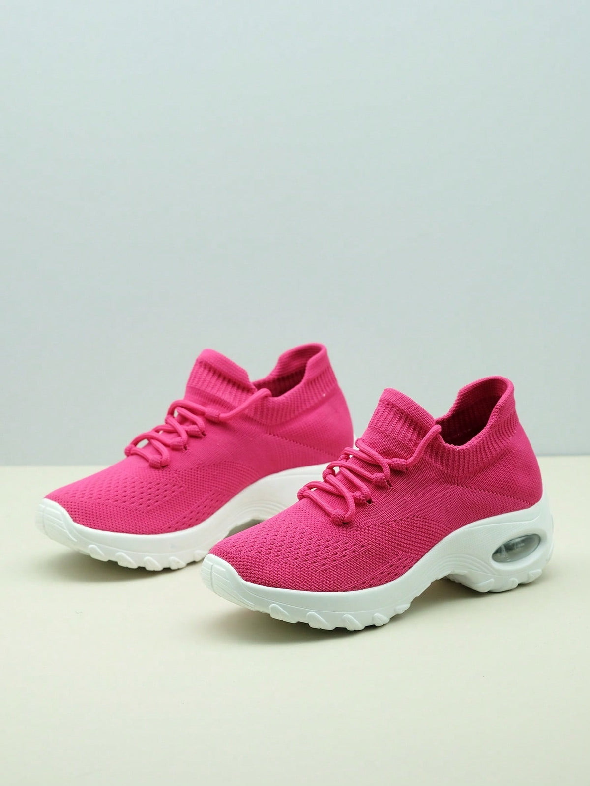 Instap sneakers voor dames met gebreide schacht, sierveters en dikke zool met zichtbare luchtkamer - fuchsia
