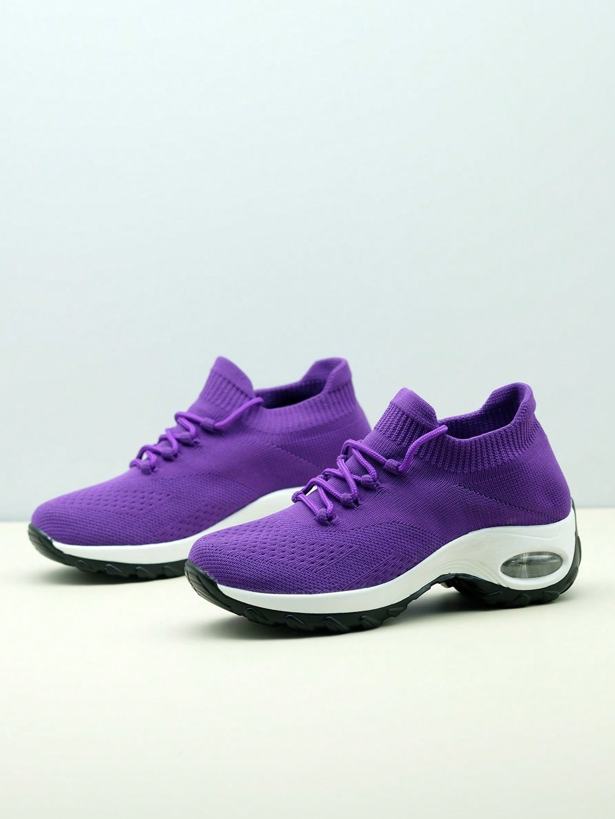 Instap sneakers voor dames met gebreide schacht, sierveters en dikke zool met zichtbare luchtkamer - paars