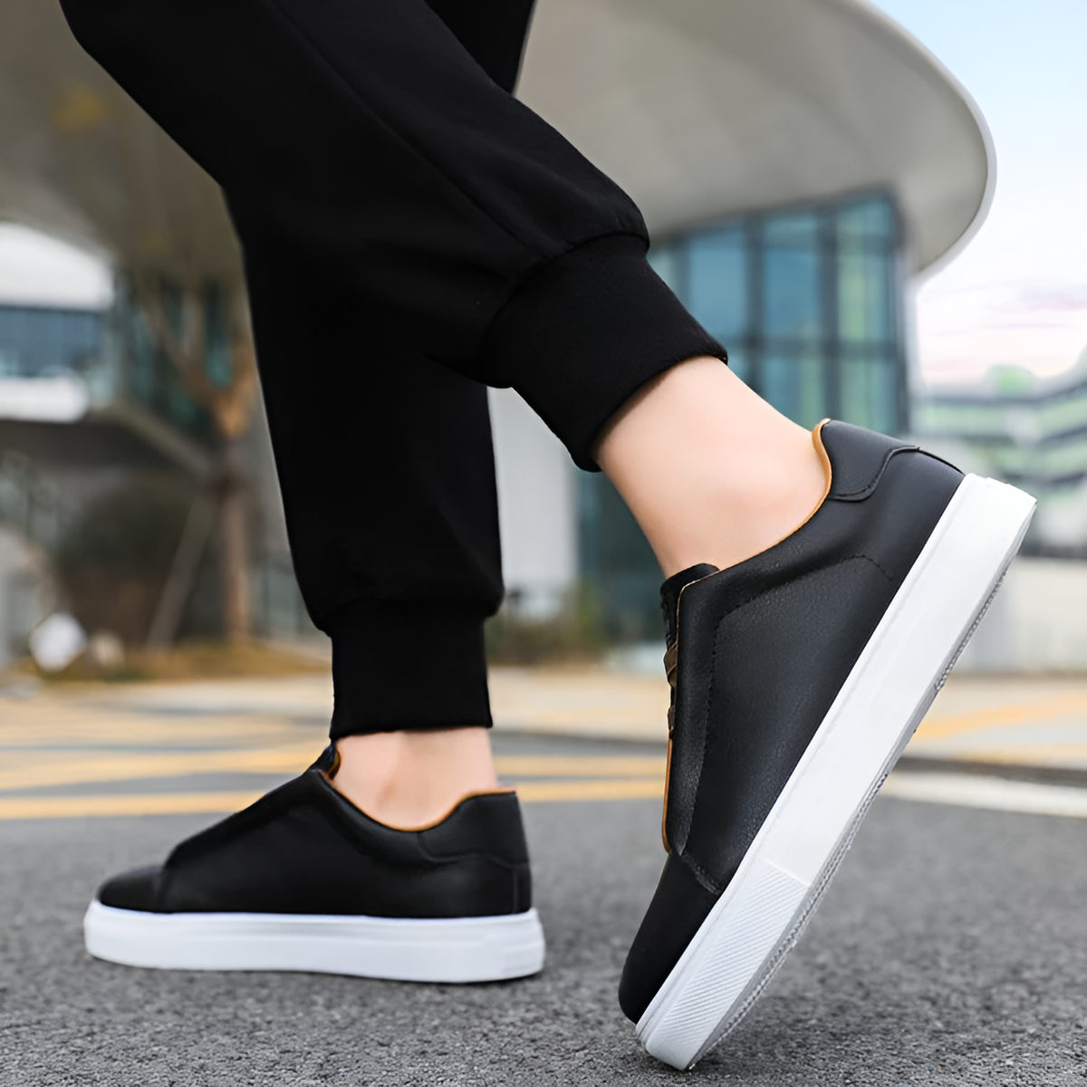 Instapsneakers voor heren in leerlook met elastische veters