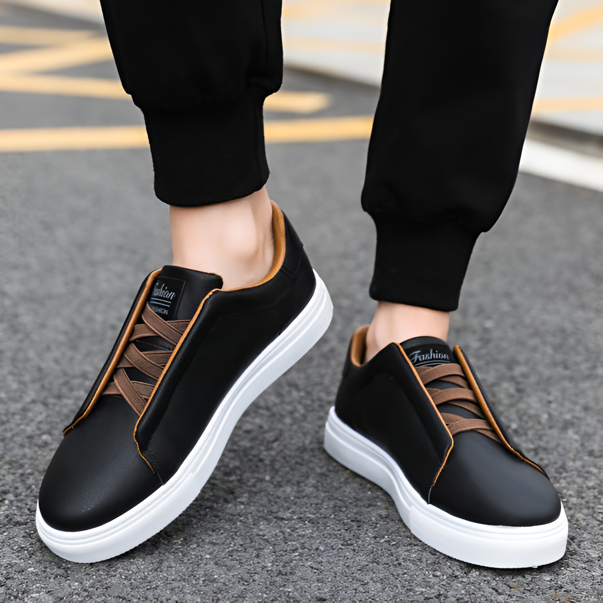 Instapsneakers voor heren in leerlook met elastische veters