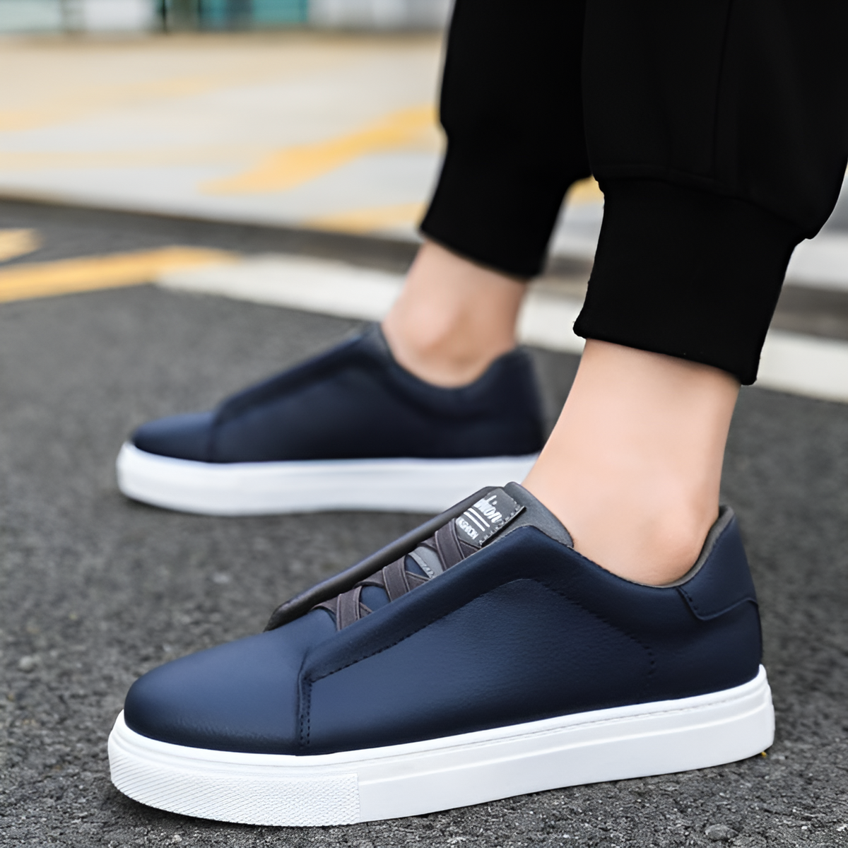 Instapsneakers voor heren in leerlook met elastische veters