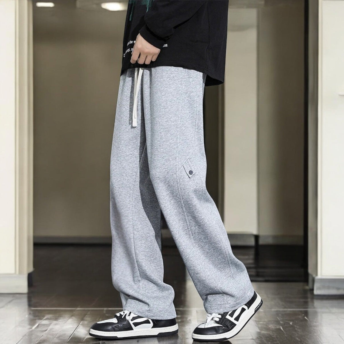 Joggingbroek voor heren met fleece binnenkant, rechte pijp en lipje met drukknoop op de dij - lichtgrijs gemêleerd