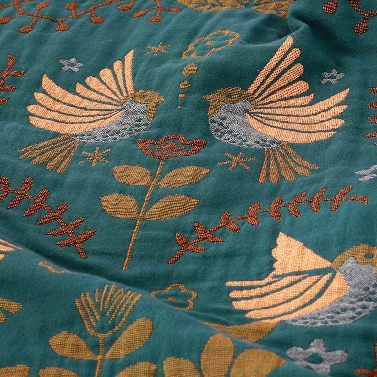 Dubbelzijdige katoenen plaid met vogelpatroon en franjes over een bank - beeld 3