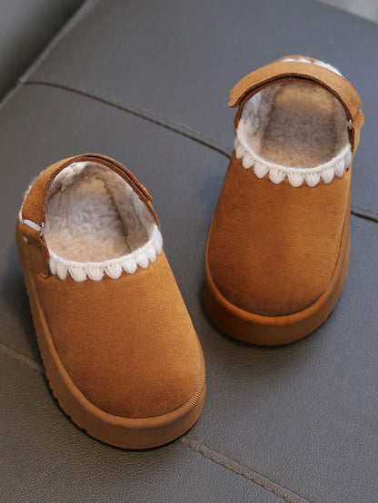 Kinderpantoffels in suède look met hielband met klittenband, pluche voering en geschulpte rand - camel