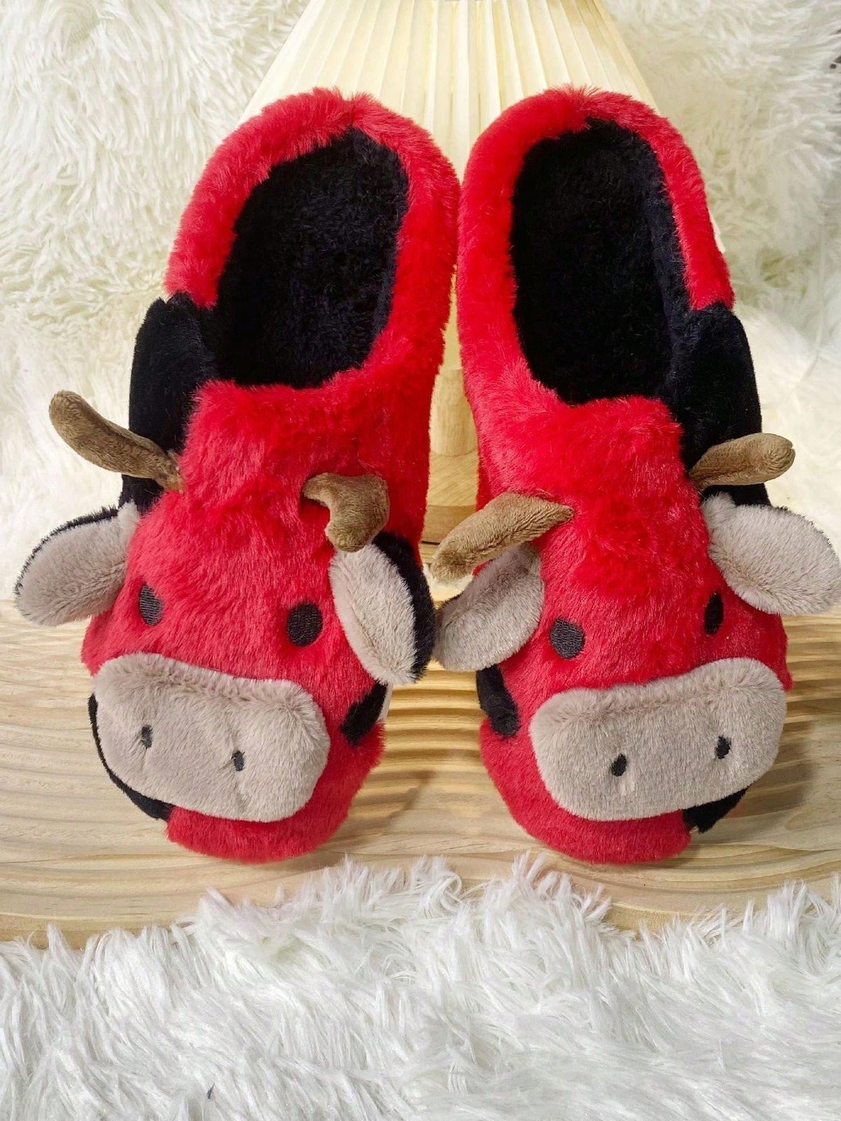 Koe pantoffels van pluche met hoorntjes, oren en snuit op de neus en vlekken op de zijkant - beeld 10