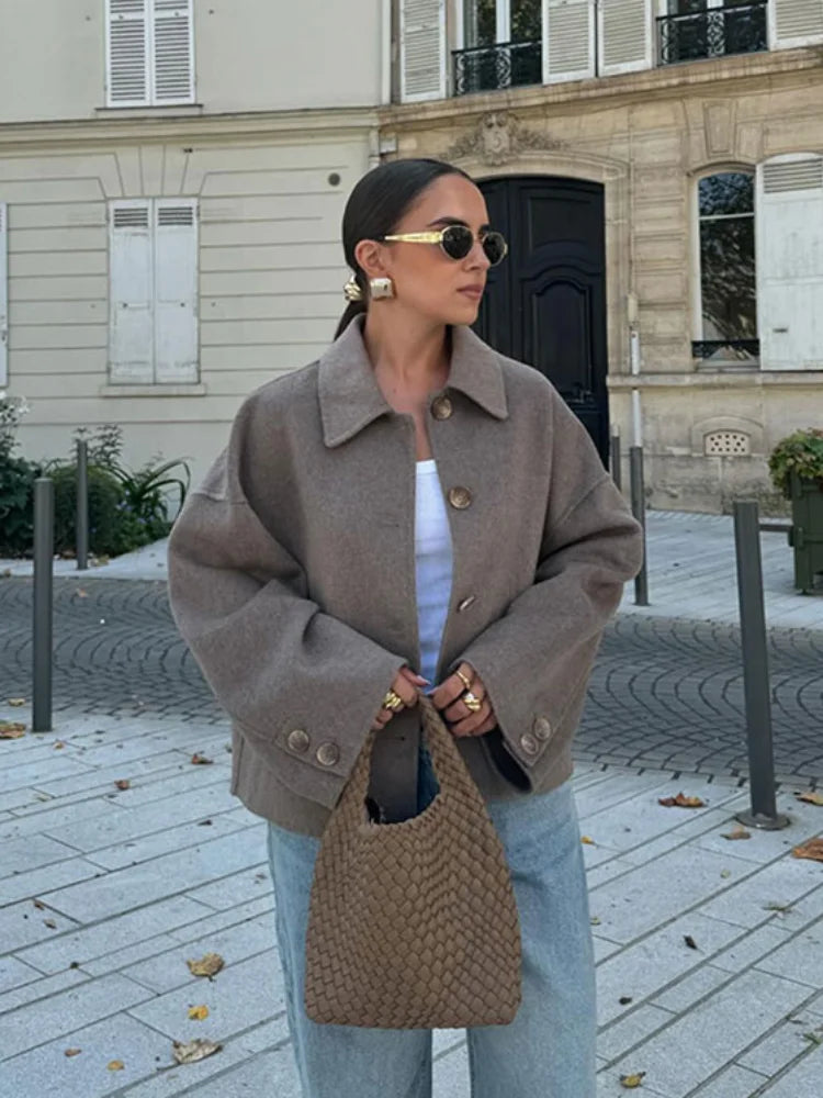 Korte damesjas in wollook met overhemdkraag en brede mouwen - taupe