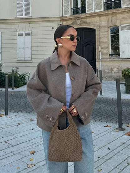 Korte damesjas in wollook met overhemdkraag en brede mouwen - taupe