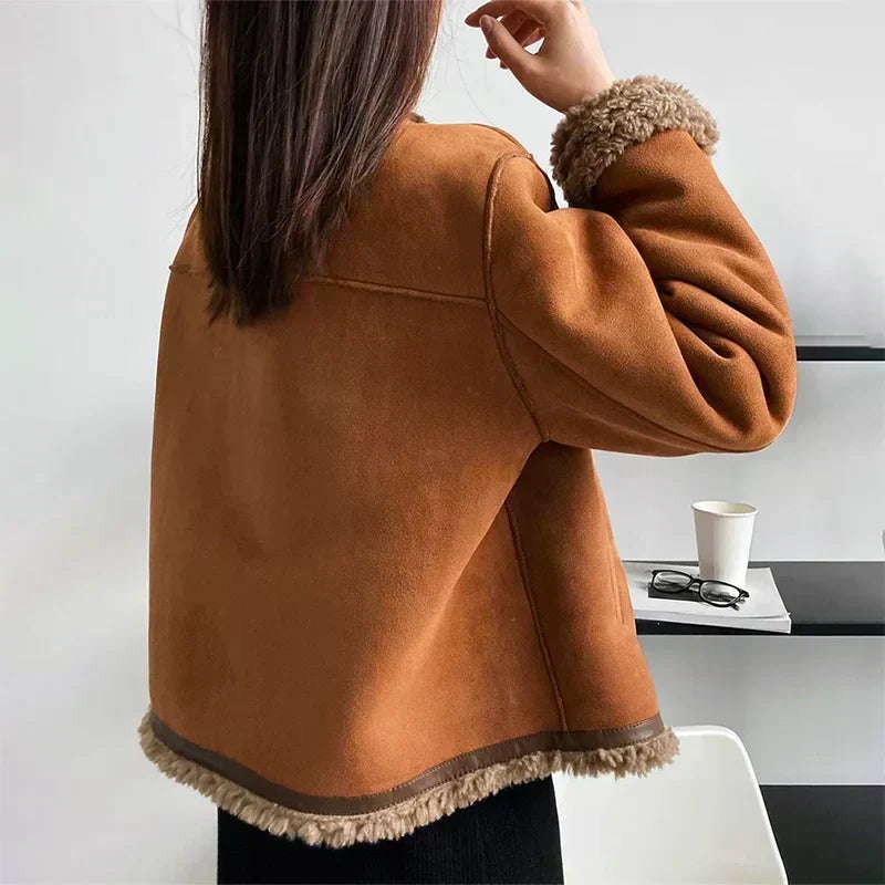 Kraagloos damesjack in suède look met teddyrand, cognac - cognac