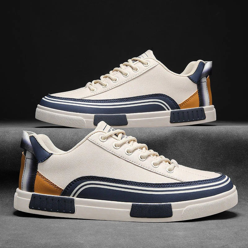 Lage herensneakers in witte leerlook met gebogen strepen en een gekleurde hiellus