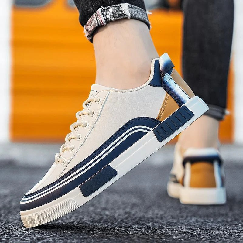 Lage herensneakers in witte leerlook met gebogen strepen en een gekleurde hiellus - beeld 3