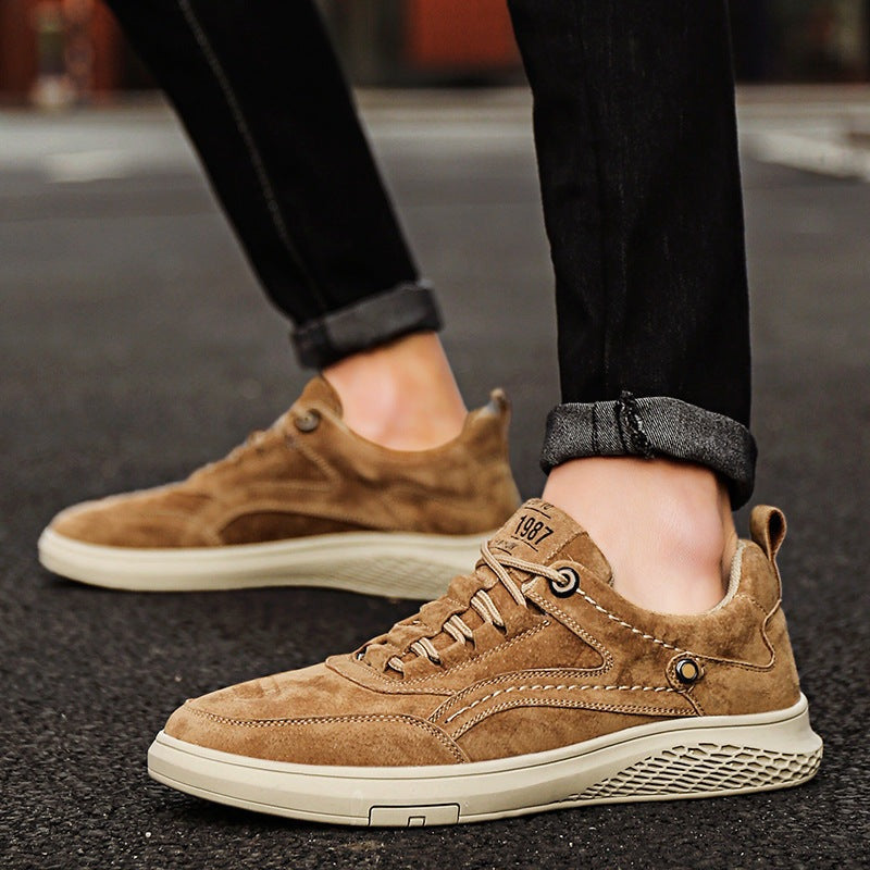 Lage herensneakers in suède look met sierstiksel, zes vetergaten en platte zool in dezelfde tint - beeld 2