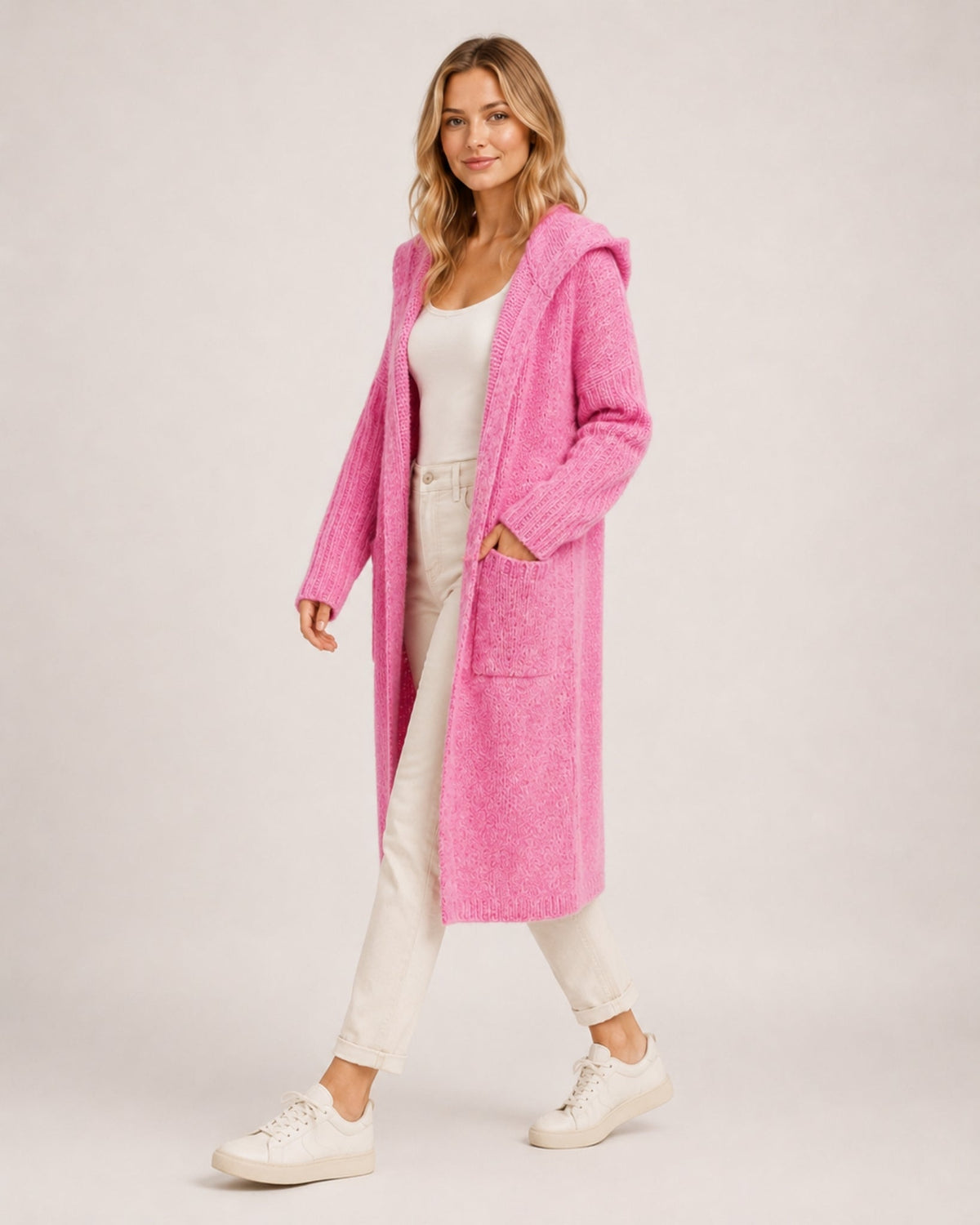 Lang damesvest met capuchon, open voorkant en opgezette zakken - roze