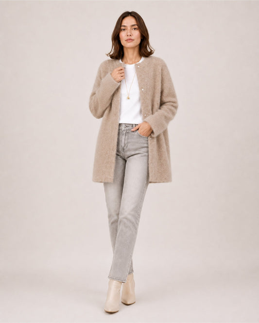 Lang pluizig damesvest met ronde hals en steekzakken - beige