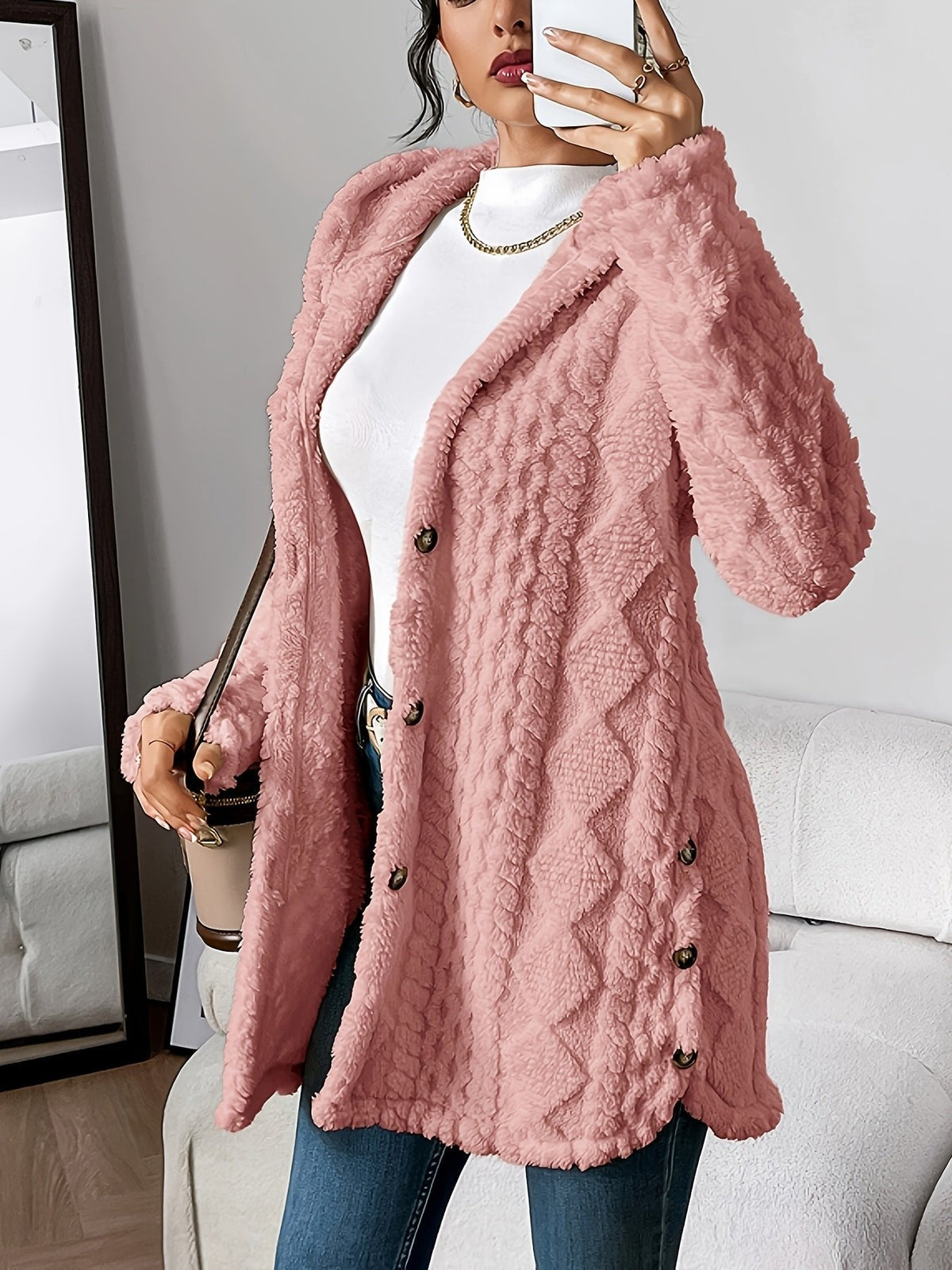 Lang teddy damesvest met capuchon, knopen en kabelpatroon - oudroze