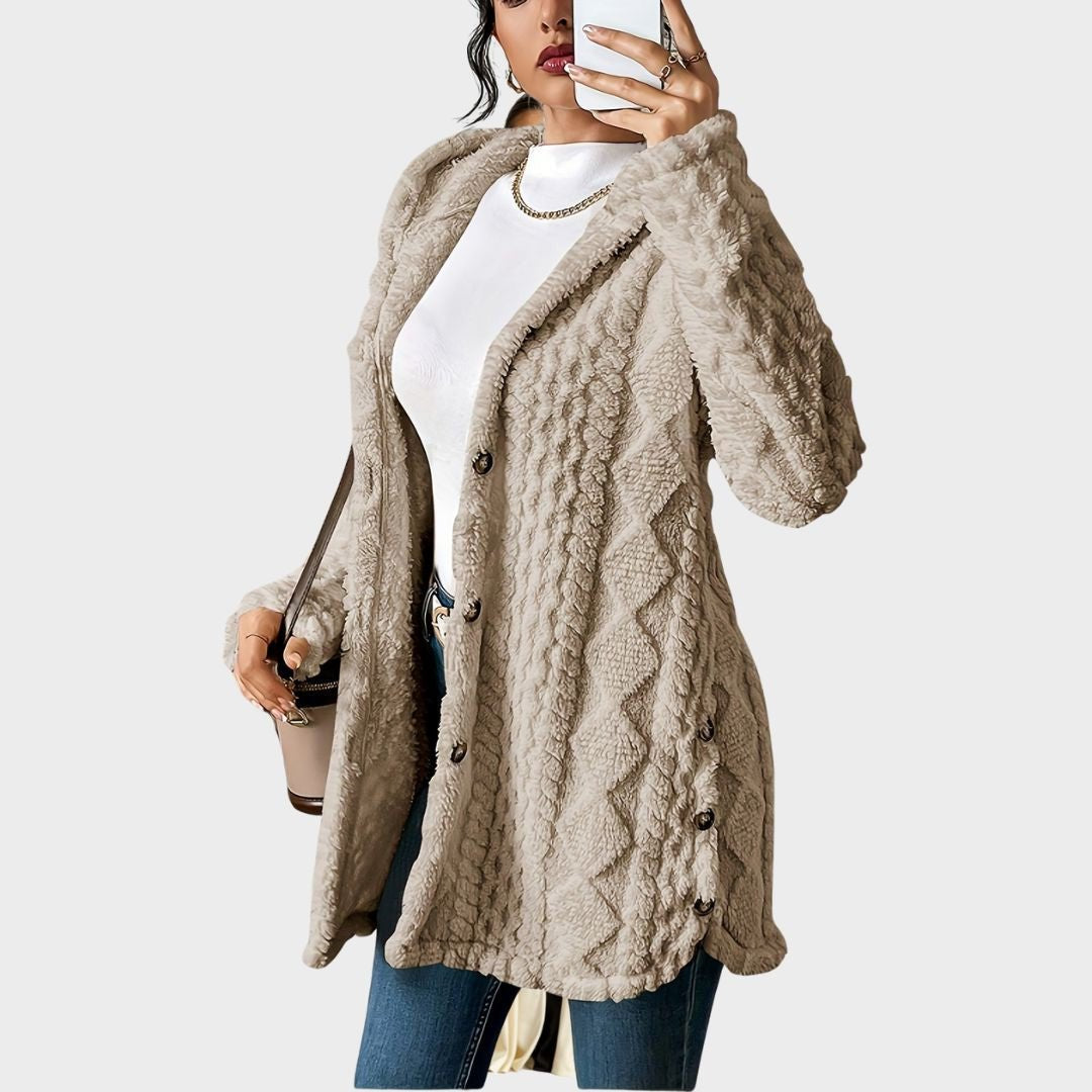 Lang teddy damesvest met capuchon, knopen en kabelpatroon