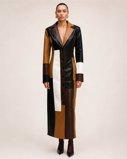 Lange damesjas in leerlook met kleurvlakken, reverskraag en knoopsluiting - cognac/zwart/bruin