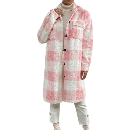 Lange geruite teddy damesjas met overhemdkraag en borstzakken - roze en wit