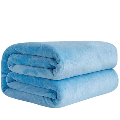 Lichte fleece deken van 150 x 200 cm, opgevouwen - lichtblauw