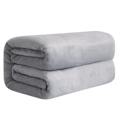 Lichte fleece deken van 150 x 200 cm, opgevouwen - lichtgrijs