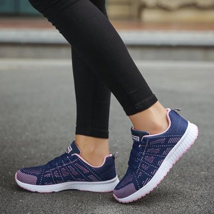 Lichte gebreide damessneakers met witte schuimzool