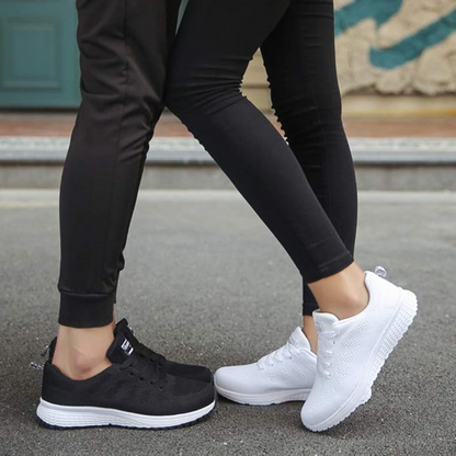 Lichte gebreide damessneakers met witte schuimzool