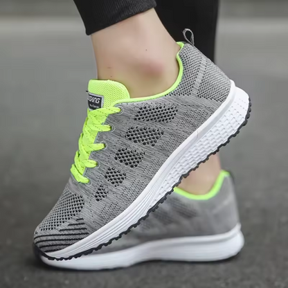 Lichte gebreide damessneakers met witte schuimzool