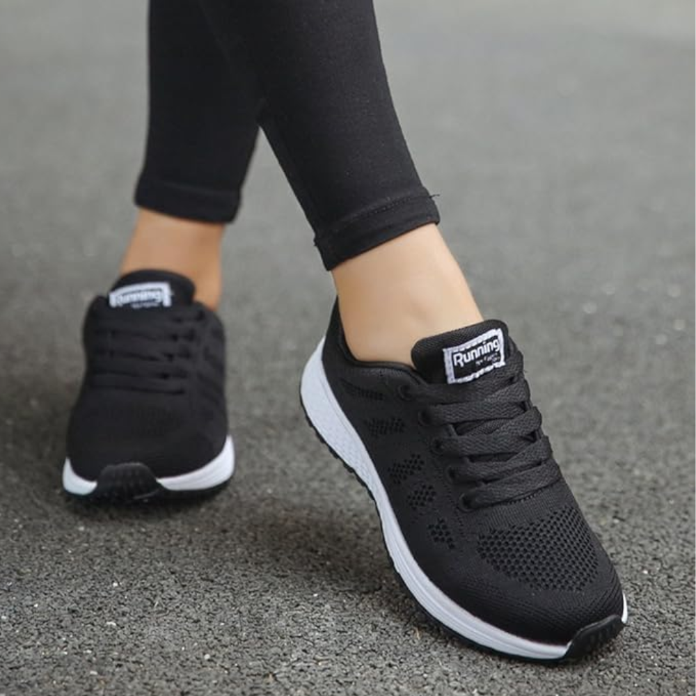 Lichte gebreide damessneakers met witte schuimzool