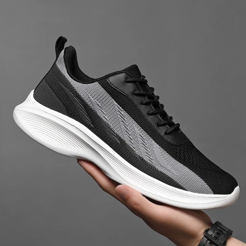 Lichte herensneakers van mesh met chevronmotief in kleurverloop en gebogen witte zool - zwart