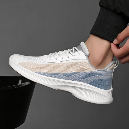 Lichte herensneakers van mesh met chevronmotief in kleurverloop en gebogen witte zool - beeld 4