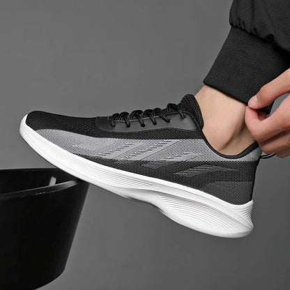 Lichte herensneakers van mesh met chevronmotief in kleurverloop en gebogen witte zool - beeld 7