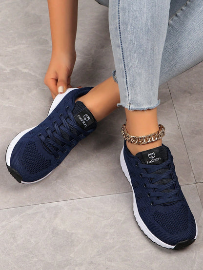 Lichte sneakers voor dames met opengewerkt gebreid bovenwerk, veters en EVA-zool - beeld 5