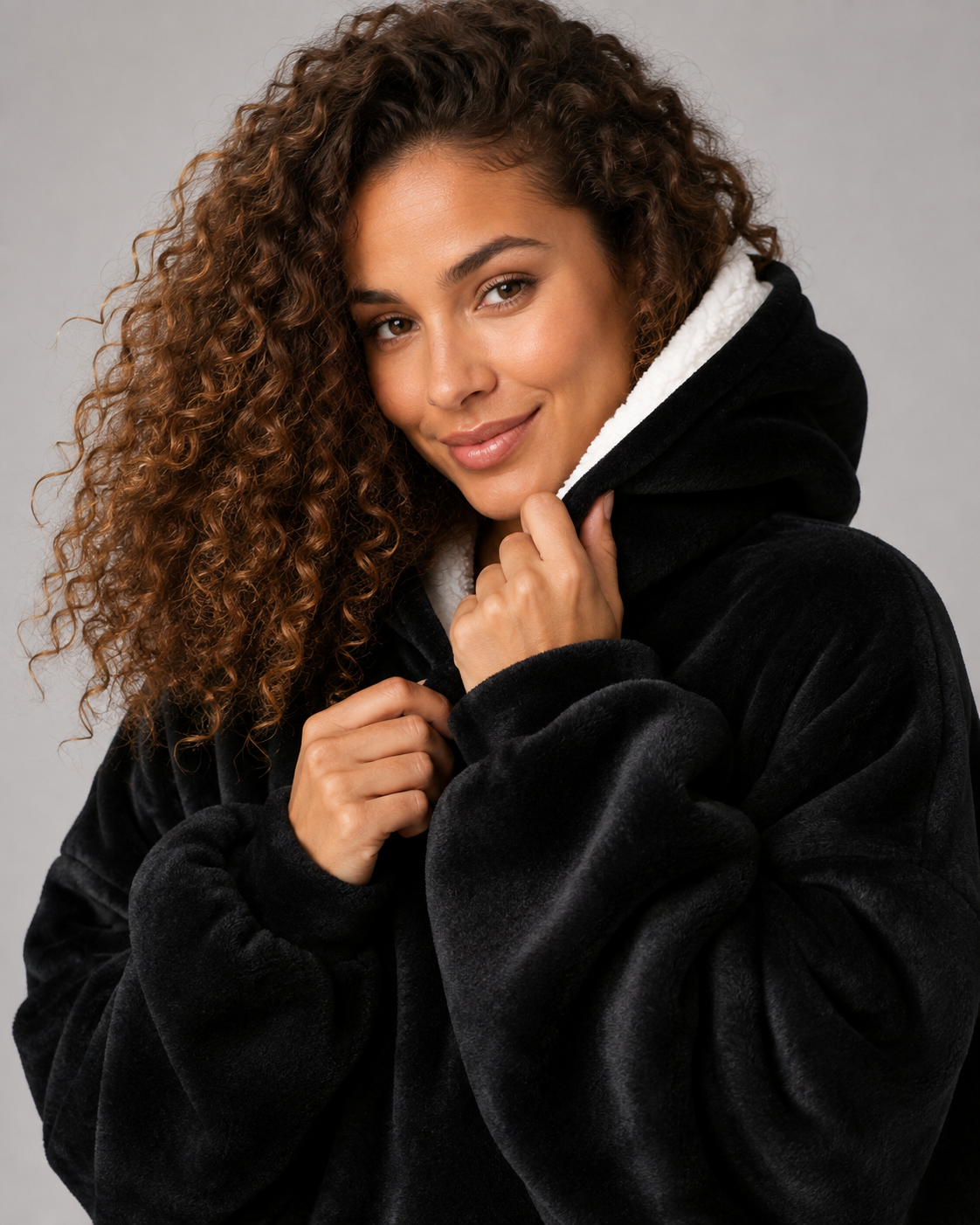 Oversized zwarte hoodie deken met gevoerde capuchon en brede buikzak