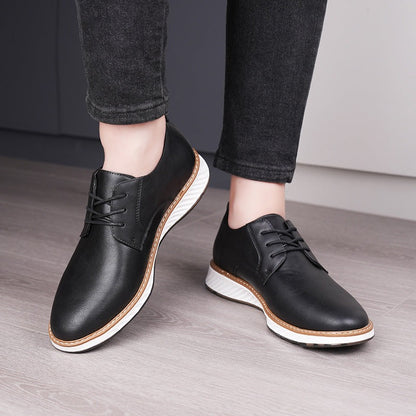 Nette herenschoenen in leerlook met open vetersluiting op een lichte witte sneakerzool - zwart