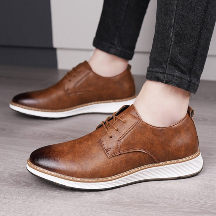 Nette herenschoenen in leerlook met open vetersluiting op een lichte witte sneakerzool - beeld 6