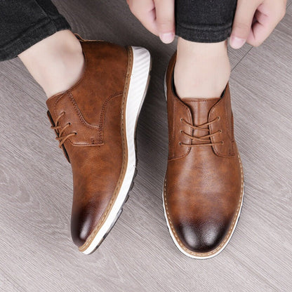 Nette herenschoenen in leerlook met open vetersluiting op een lichte witte sneakerzool - beeld 8