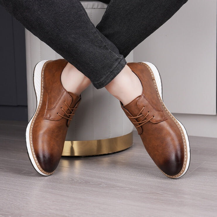 Nette herenschoenen in leerlook met open vetersluiting op een lichte witte sneakerzool - beeld 9