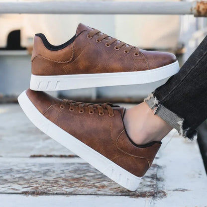 Nette herensneakers in leerlook met witte zool