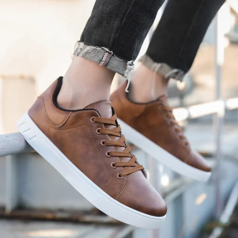 Nette herensneakers in leerlook met witte zool