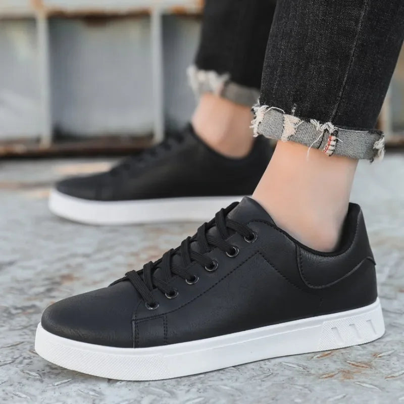 Nette herensneakers in leerlook met witte zool