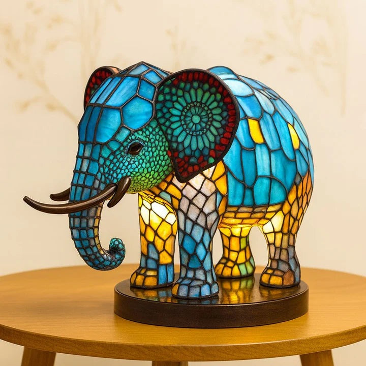 Olifantenlamp in glas-in-loodlook: blauwe olifant met slagtanden, mandala-oor en gele en oranje poten