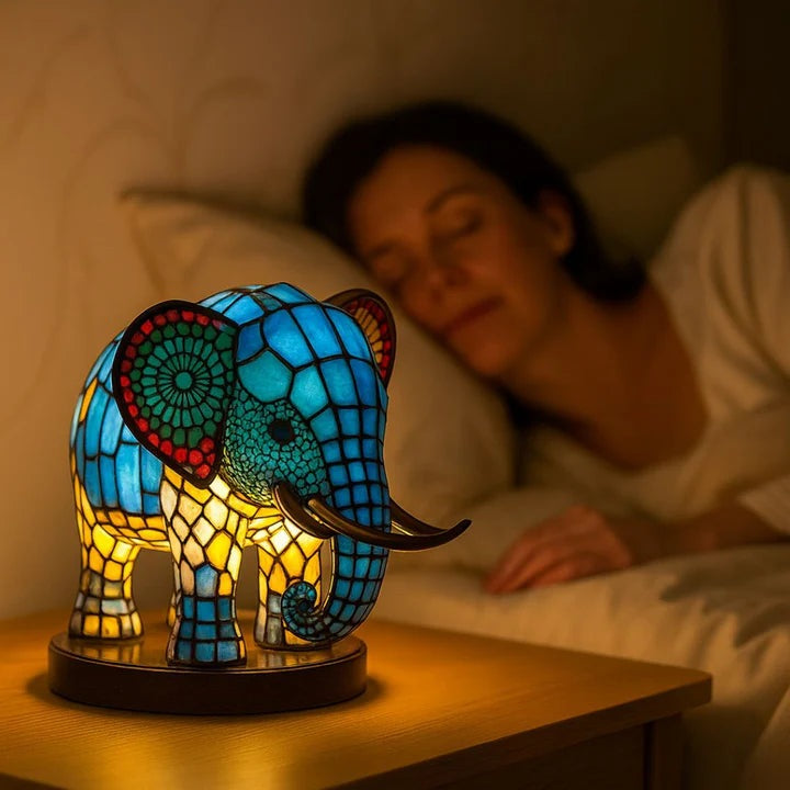 Olifantenlamp in glas-in-loodlook: blauwe olifant met slagtanden, mandala-oor en gele en oranje poten