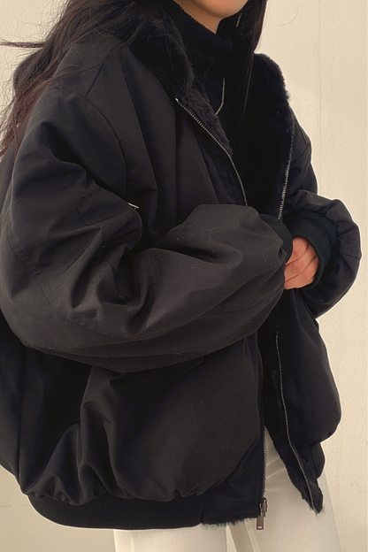 Omkeerbaar oversized bomberjack voor dames met imitatiebont en capuchon - zwart