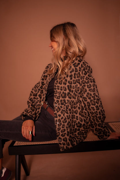 Oversized damesjack met luipaardprint en drukknopen