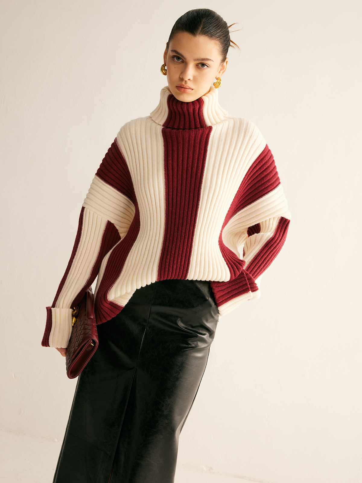 Oversized damestrui met col en verticale kleurblokken in grove rib - bordeauxrood/crème